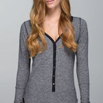 Lululemon Women’s Rulu Awesoma Henley Long Sleeve V-neck Tee Heathered Black SM Photo 0