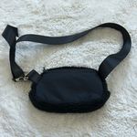 Lululemon  Everywhere Belt Bag 1L Black Fleece Photo 6