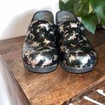 Dansko  XP 2.0 Camo Patent Leather Clogs Womens‎ Size 38/7.5 Waterproof Leather Photo 2