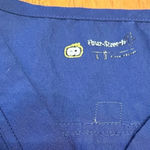 WonderWink scrub top, size Large. This top has two front pockets. Photo 2