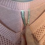 Guess EUC  Los Angeles Women's Peach V Neck Raised Back Open Knit Sweater size XS Photo 1