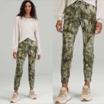 Lululemon Ready to Rulu High-Rise Jogger
Diamond Dye Light Sage Medium Olive 10 Photo 1