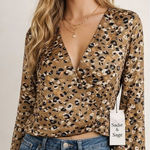 NWT Sadie and Sage long flare sleeve v Photo 0