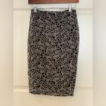 AQUA Monochrome Floral Pencil Skirt. Size-Small Photo 2