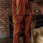Gilli Cinnamon Satin Plisse Lettuce Hem Blouse & Flare Pant Set 1X NWT Photo 0