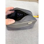 Tumi Delta Airlines First Class amenity Track Bag Toiletry kit EUC Gray Photo 7