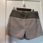 Eddie Bauer NWT  Climatrail Shorts Green Tan Water Repellent UPF Hiking‎ Outdoor Photo 2