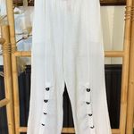 IC Collection White Crinkle Button Photo 0