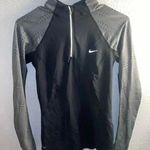 Nike  womens quarterzip Photo 0