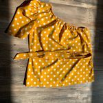 cute polka dots yellow and white one shoulder with belt
Puff shoulder Size M Photo 2