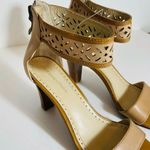 Adrienne Vittadini  Sereen Opaline Leather Sandals Size 8 NWOT Photo 1