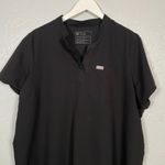 FIGS  Women XXL Black Kitale Maternity Scrub Shirt Short Sleeve Pocket Stretch Photo 2