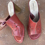 Aerosoles Y2k  what’s what Red leather mule heels with cutout detail sz 7 Photo 0