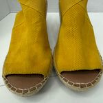 Gentle Souls NWOT ! By Kenneth cole Wedge Sandals size 9M Photo 6