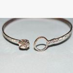 Source Unknown Vintage Unusual Hammered Brass/Silver Tone 5" Grunge Casual Bracelet Photo 2