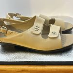 Brand new comfort, well sandals . Beautiful light tan. New without tags. 11 wide Photo 3