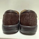 Alegria  Keli PRO Brown Emboss Paisley Photo 2