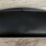 Vera Wang Black Magnetic Close Glasses / Sunglass Case Photo 0