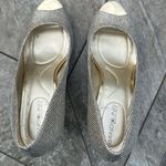 Bandolino EUC, worn for homecoming only, 3 1/2 “ heel Photo 3