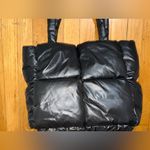 Black medium sized puffer bag Photo 1