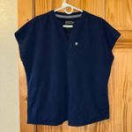 Fabletics  Scrub Top Photo 0