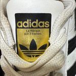 Adidas  SUPERSTAR White and Black Sneakers Rubber Gum Toe Cap Size 7.5 Photo 2