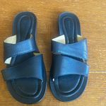 L.L.Bean  Woman’s Sandals  8m Photo 2