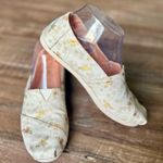 Toms Bee Kind Women’s Canvas Shoes Size 6.5 Photo 2