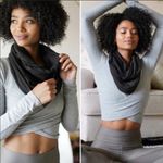 Beyond Yoga  Black Pocket Infinity Scarf NEW Photo 4