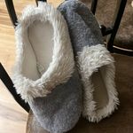 Isotoner Cozy Comfy  Slippers Gray House Shoes Womens 7.5 8 Photo 7
