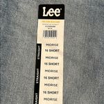 Lee  mid rise straight size 16 short Photo 2