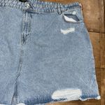Pretty Little Thing Woman’s PLUS LIGHT BLUE WASH HIGH WAISTED FRAYED DISTRESSED HEM SHORTS Size 24 Photo 5