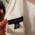 White lace embroidered floral scoop neck v back dress! Size undefined Photo 2