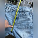 American Eagle Relaxed Mom Jean in Light Blue Wash Size 2 Long High Rise Tapered Photo 8