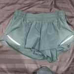 Lululemon Hotty Hot Short 2.5” Photo 0