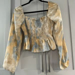 Le lis  Samantha Tie‎ Dye Smocked Long Sleeve Crop Top Photo 1