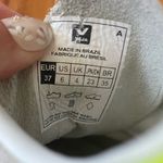 VEJA Light Gray Suede Sneakers with Neon Highlights (Flaw) Photo 8