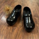 Sanita Womens Patent Leather Crocodile Textured Black Professional Clog Shoe 9.5 Photo 2