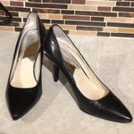 Michael Kors MICHAEL  BLACK PUMP
Alina Flex Leather Pump Photo 0
