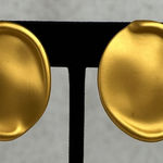 80's Vintage Womens Chunky Gold Tone Conclave Leafy‎ Oval Clip On Earrings Money Photo 0