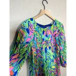 Lilly Pulitzer  Carol Shift Dress in Multi Hot Spot Island 50+ UPF Satin Size  8 Photo 1