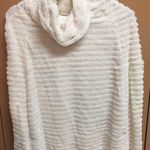 Pixi & Ivy Furry Off-White Poncho Photo 0