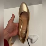 Vince Camuto  VC-DESIMMY Pump in Metallic Gold Size 10M Photo 5