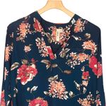 Lara | Navy Floral Print V Photo 3
