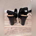 Tahari  Maya Black Suede Open-Toed Heels sz 8.5M Photo 4