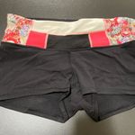 Lululemon  6 Boogie Shorts Black Flowabunga Floral Reversible Shorts 2" Photo 0