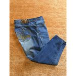 Apple Bottoms  Capri Jeans Embroidered Back Pockets Blue Denim Size 18 Photo 8