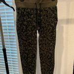 Lululemon Camo Joggers Photo 0
