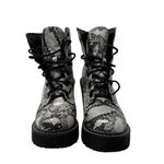 Madden Girl Archiee Snakeskin Lug Sole Heeled Combat Boots Black White Size 6 Photo 4