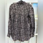 Elizabeth and James  100% Silk Button-Up Shirt Blouse Mauve Starburst Size Small Photo 3